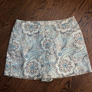 Women's Dockers Skort Size 12 White Blue Patterned